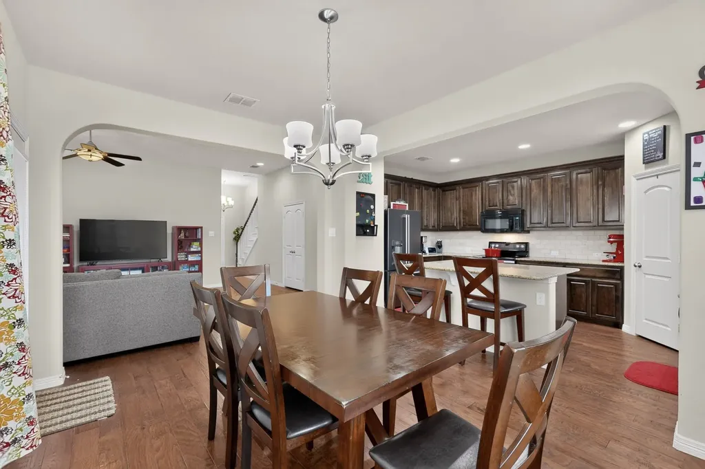 9215 Moon River Court Arlington TX 76002
