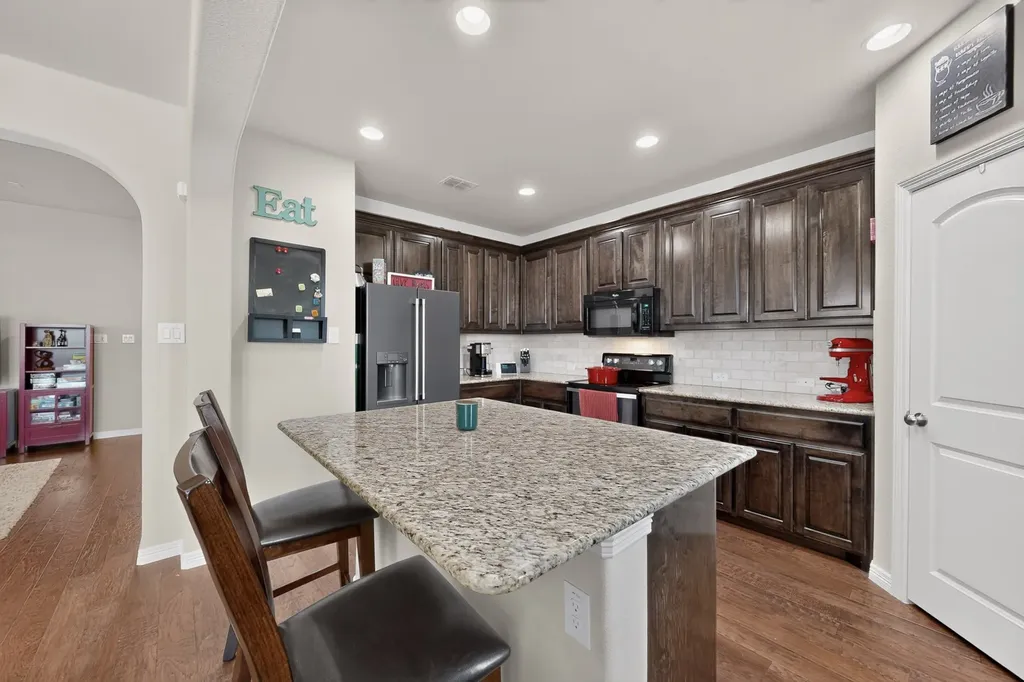 9215 Moon River Court Arlington TX 76002