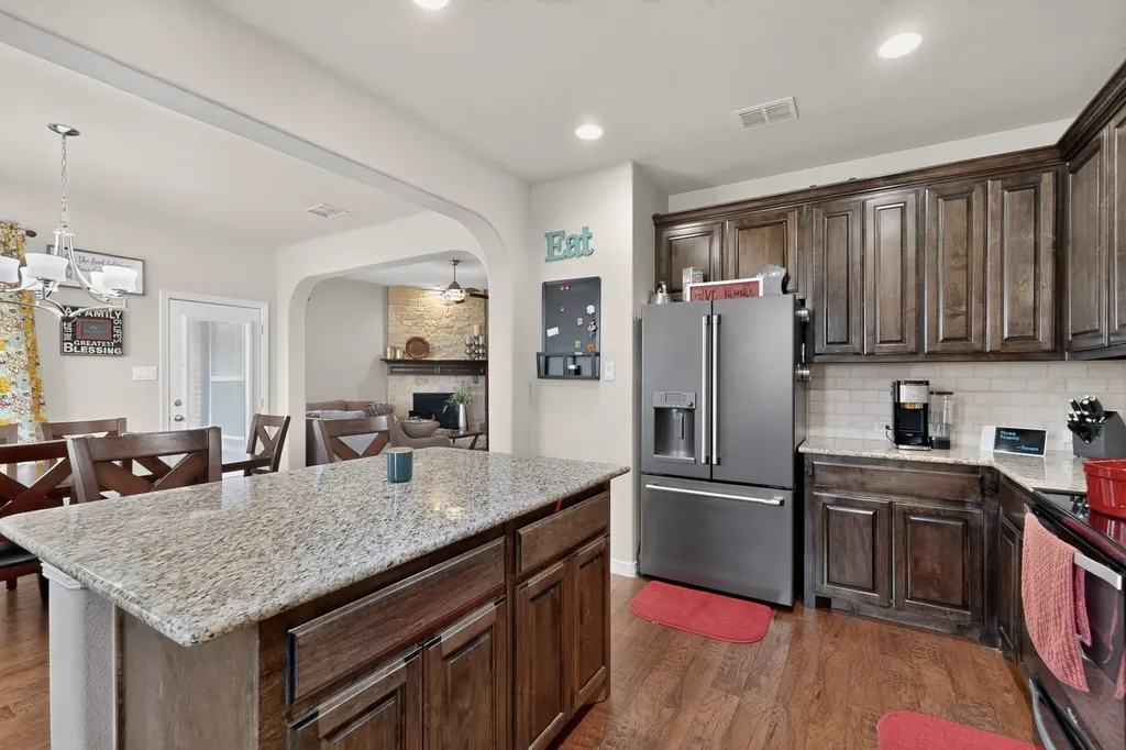 9215 Moon River Court Arlington TX 76002