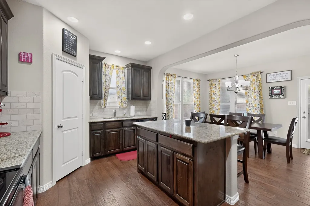 9215 Moon River Court Arlington TX 76002