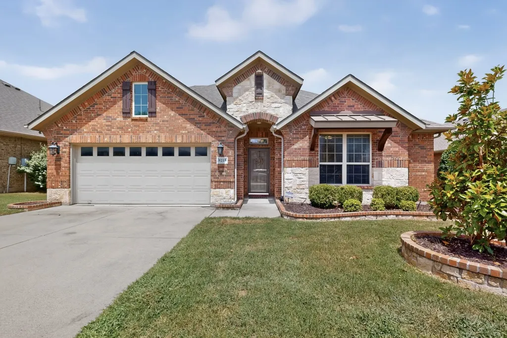9215 Moon River Court Arlington TX 76002