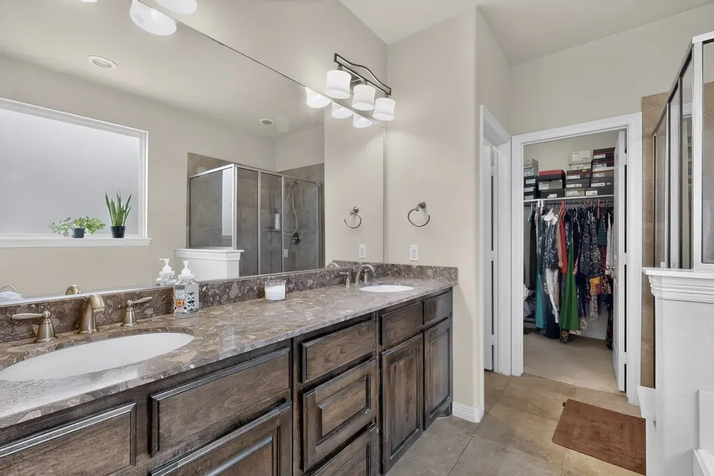 9215 Moon River Court Arlington TX 76002