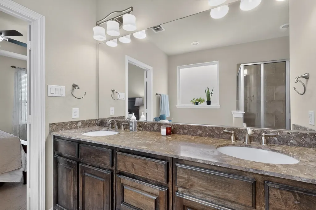 9215 Moon River Court Arlington TX 76002