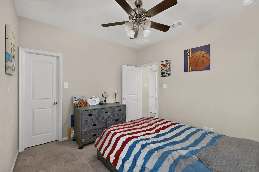 9215 Moon River Court Arlington TX 76002