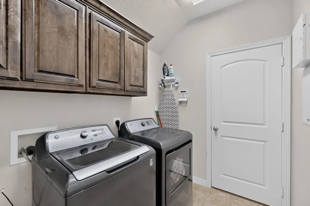 9215 Moon River Court Arlington TX 76002