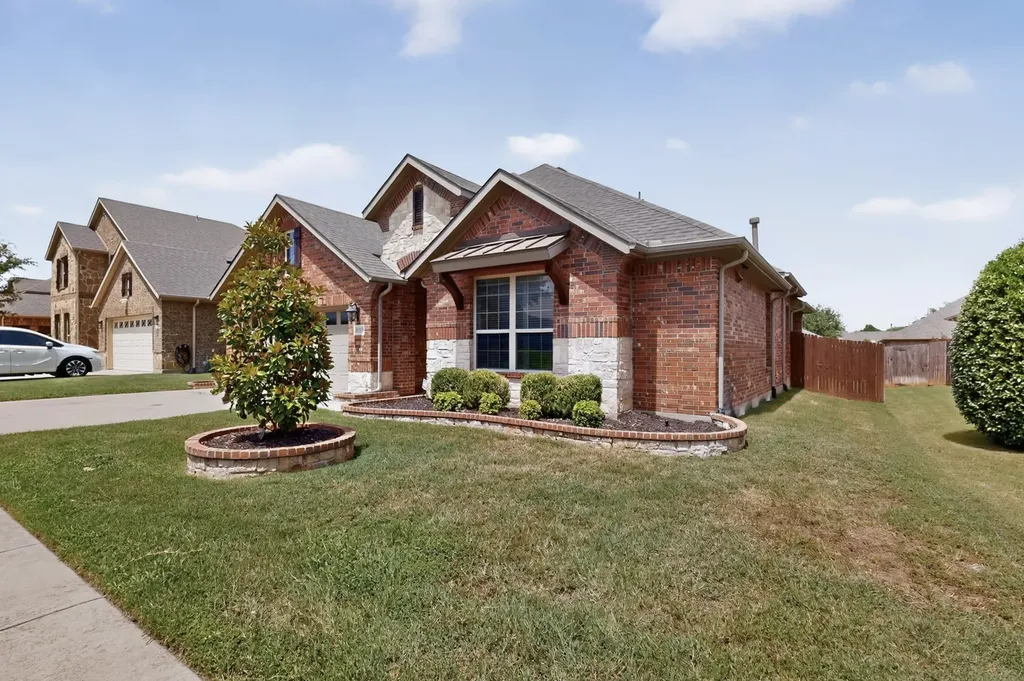 9215 Moon River Court Arlington TX 76002