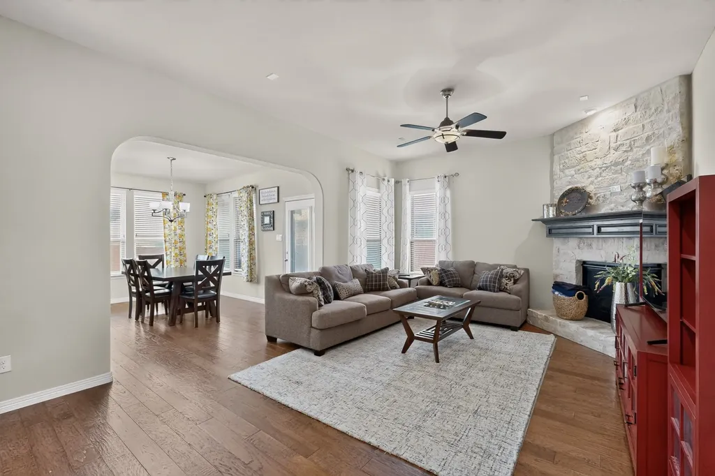 9215 Moon River Court Arlington TX 76002