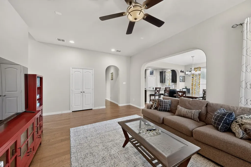 9215 Moon River Court Arlington TX 76002