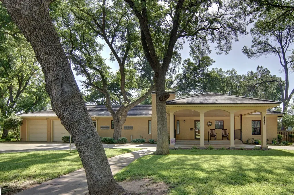 825 Elm Street Graham TX 76450
