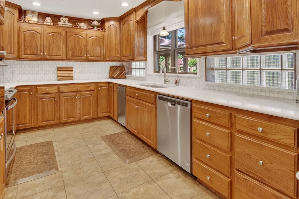 825 Elm Street Graham TX 76450