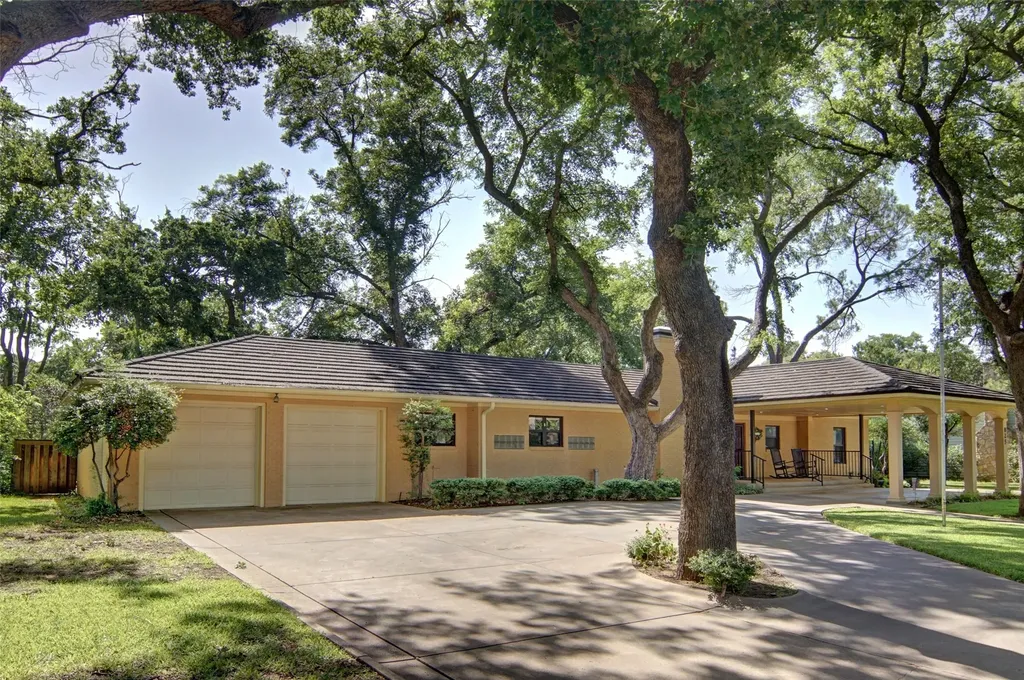 825 Elm Street Graham TX 76450