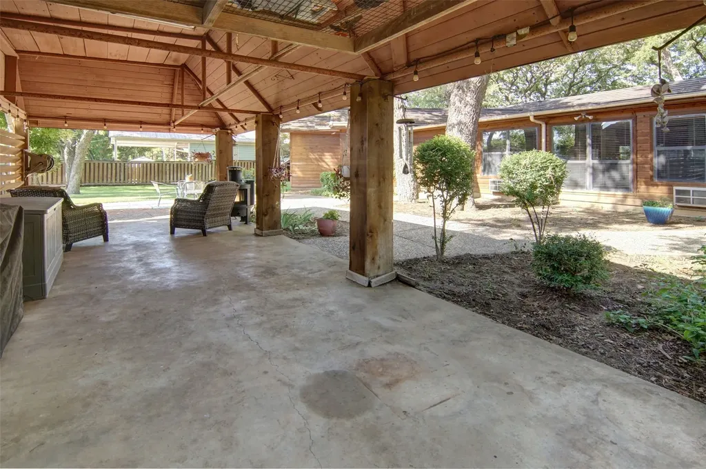825 Elm Street Graham TX 76450
