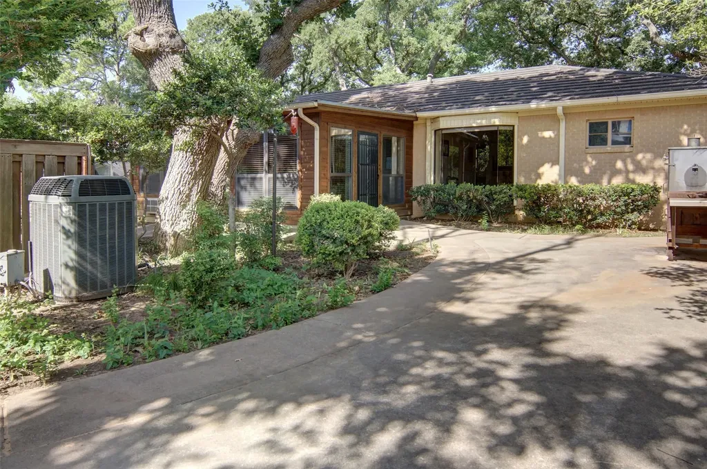 825 Elm Street Graham TX 76450
