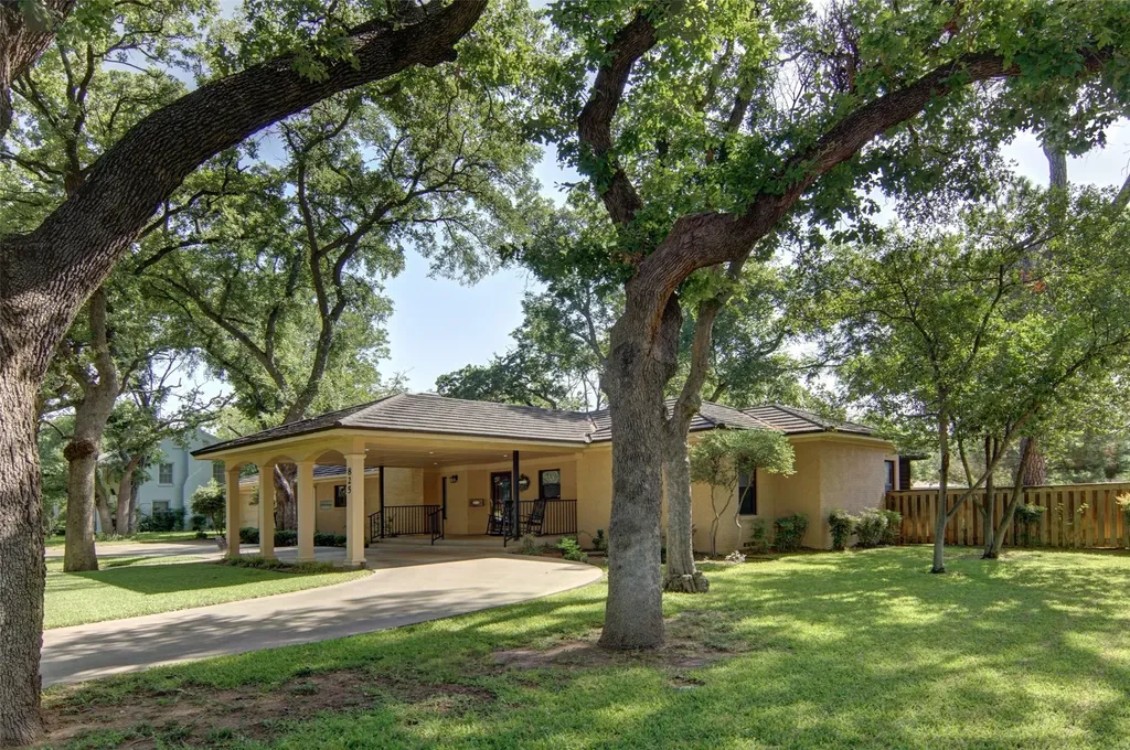 825 Elm Street Graham TX 76450