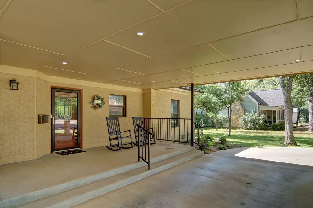 825 Elm Street Graham TX 76450
