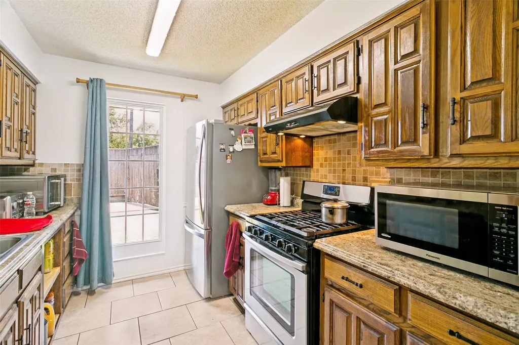 1032 Cherrywood Lane Carrollton TX 75006