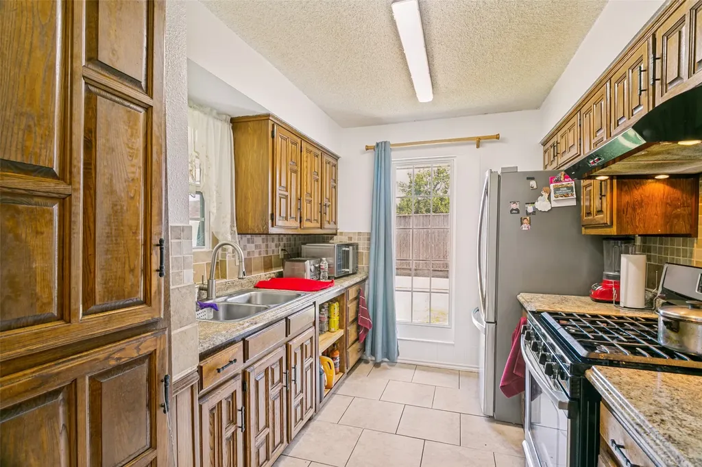 1032 Cherrywood Lane Carrollton TX 75006