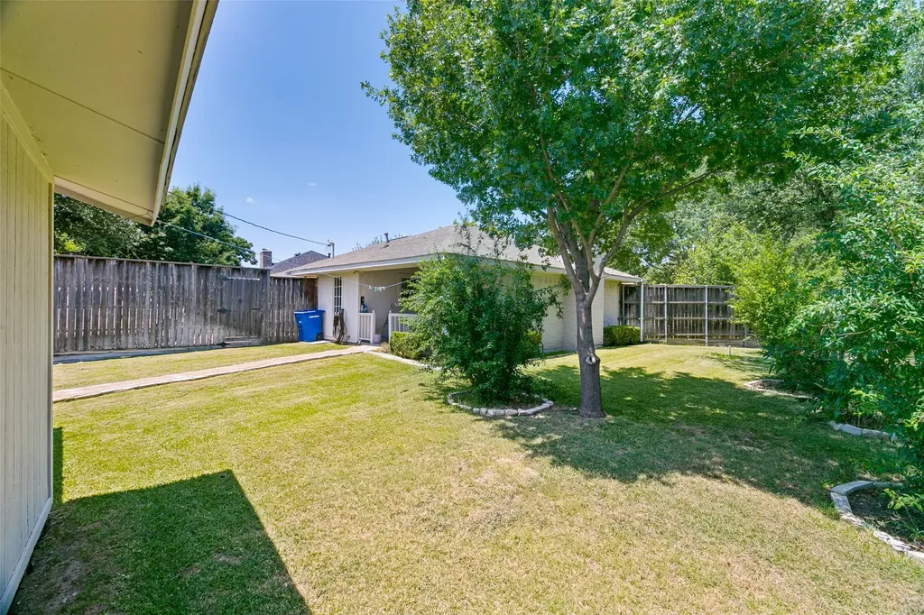 1032 Cherrywood Lane Carrollton TX 75006
