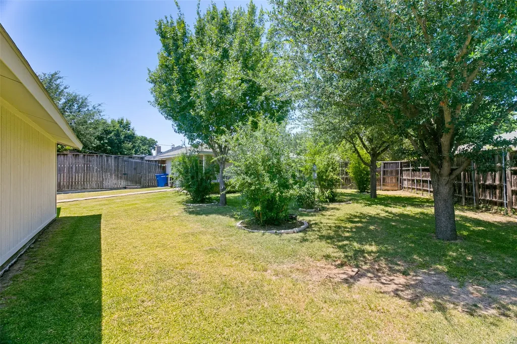 1032 Cherrywood Lane Carrollton TX 75006