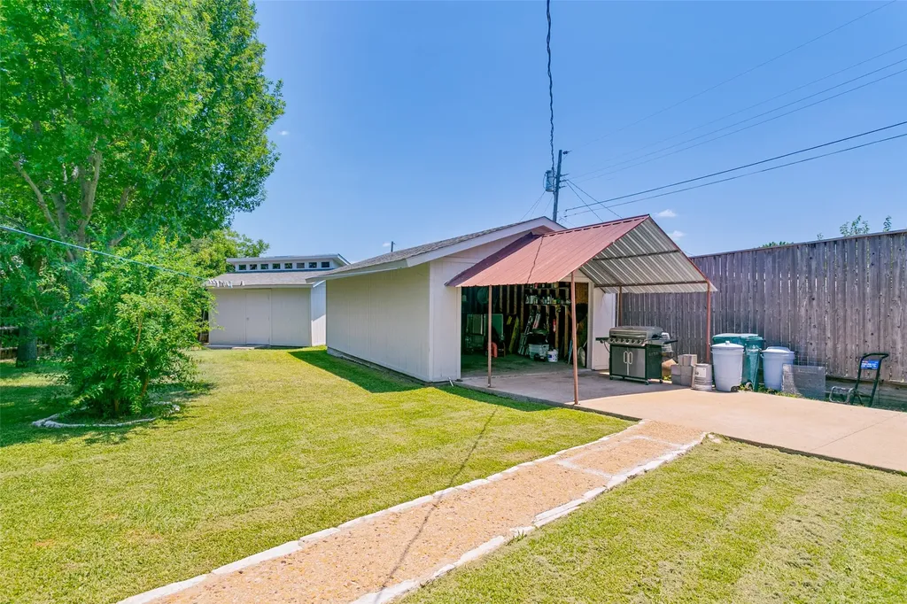1032 Cherrywood Lane Carrollton TX 75006