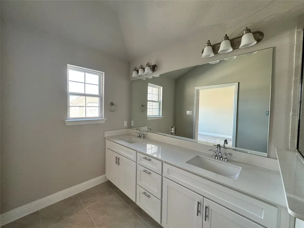 548 Hutchinson Lane Lewisville TX 75077