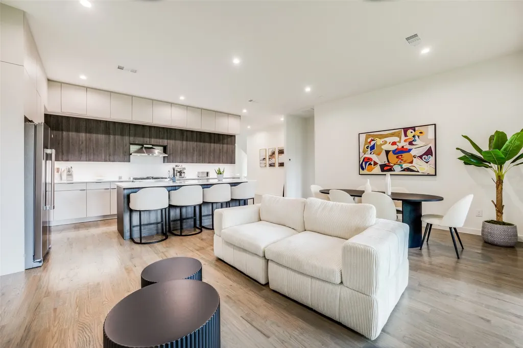 3423 N Winnetka Avenue Dallas TX 75212