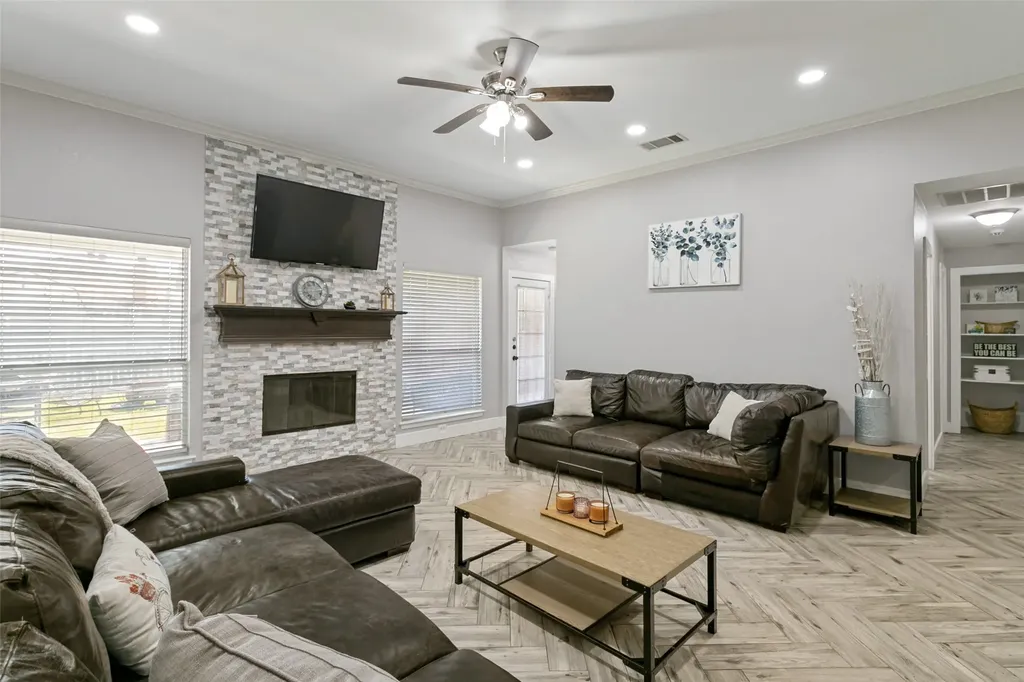 169 Adams Drive Crowley TX 76036