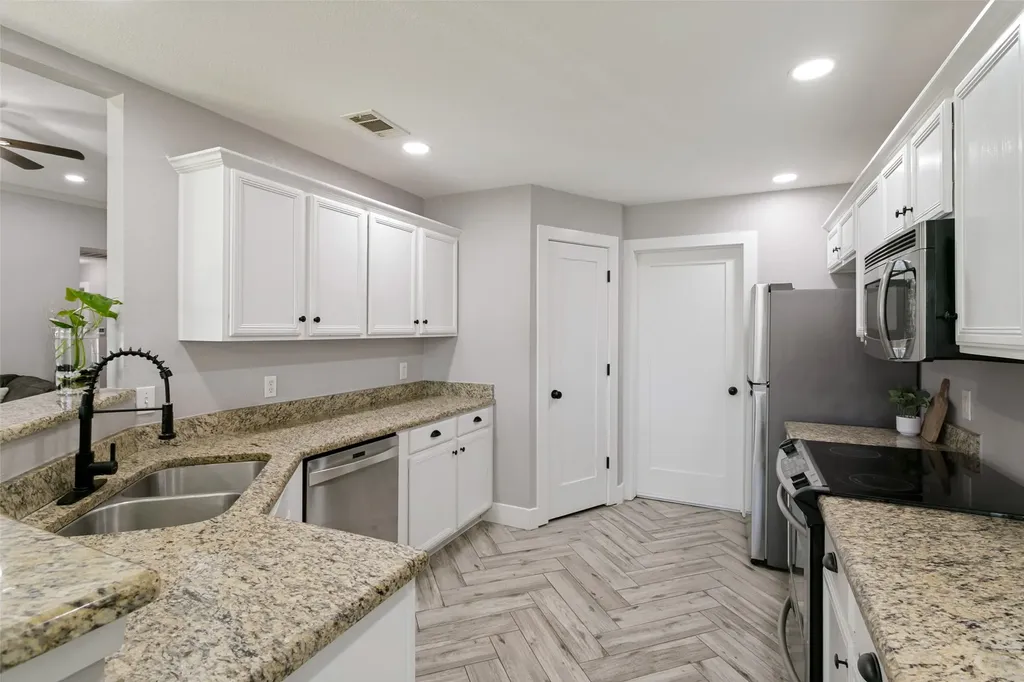 169 Adams Drive Crowley TX 76036