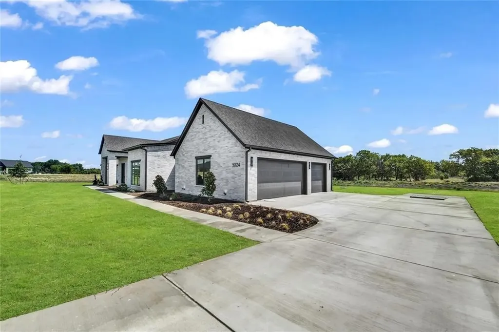 5024 Frost Creek Aledo TX 76008