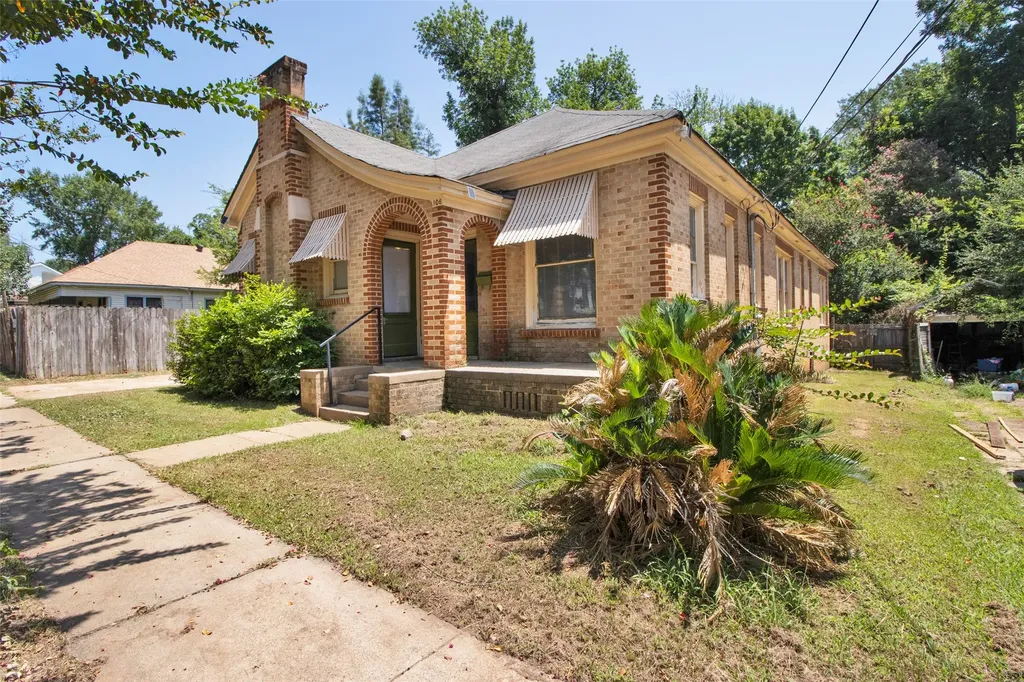 106 N College Street Marshall TX 75670