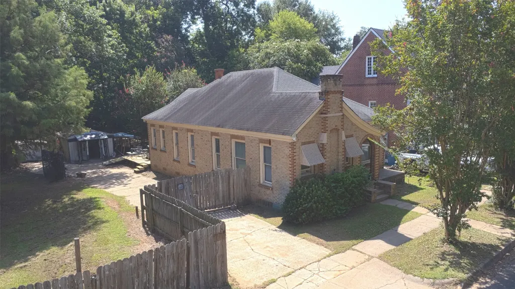 106 N College Street Marshall TX 75670