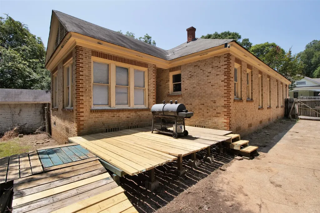 106 N College Street Marshall TX 75670