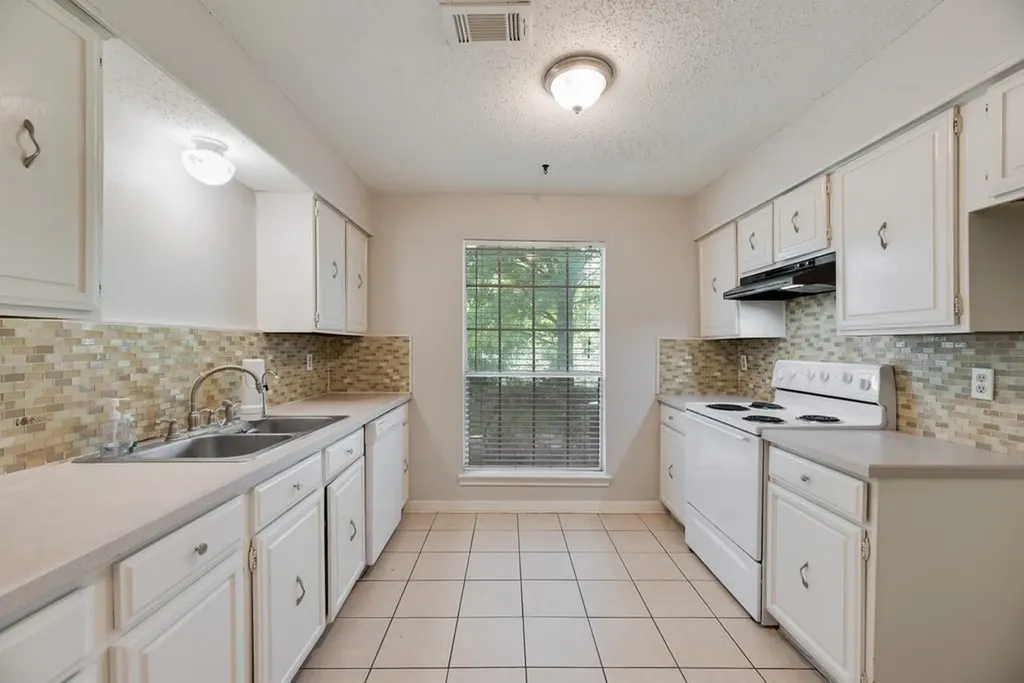 624 Trailwood Court Garland TX 75039