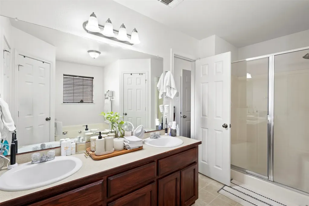 624 Jordan Lane Waxahachie TX 75165