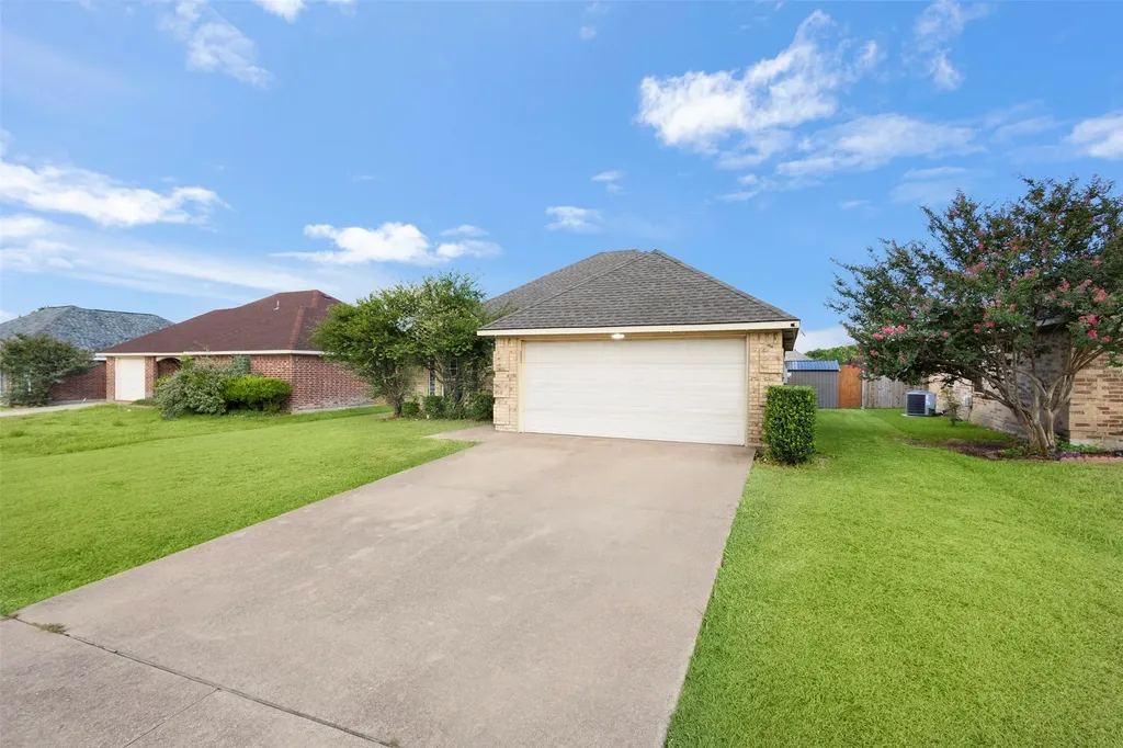 624 Jordan Lane Waxahachie TX 75165