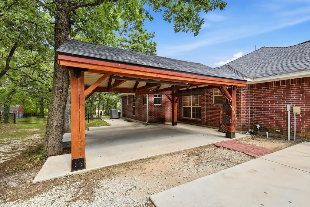 289 County Road 1170 Road Decatur TX 76234