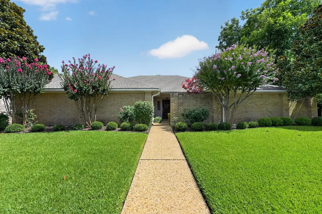 8833 Kenton Drive Dallas TX 75231