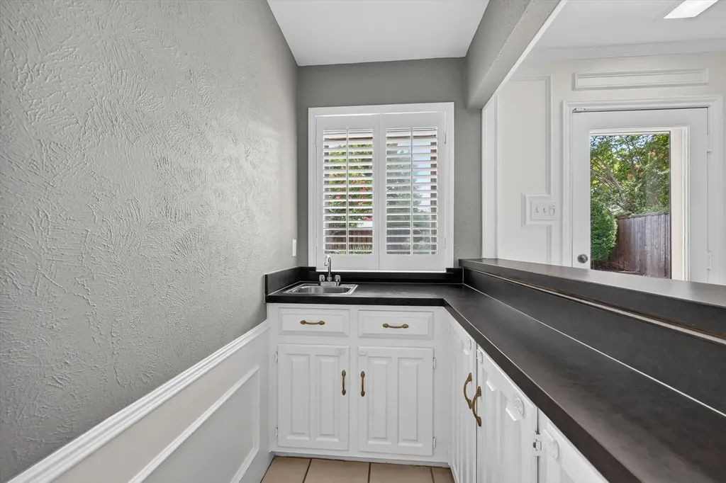 8833 Kenton Drive Dallas TX 75231