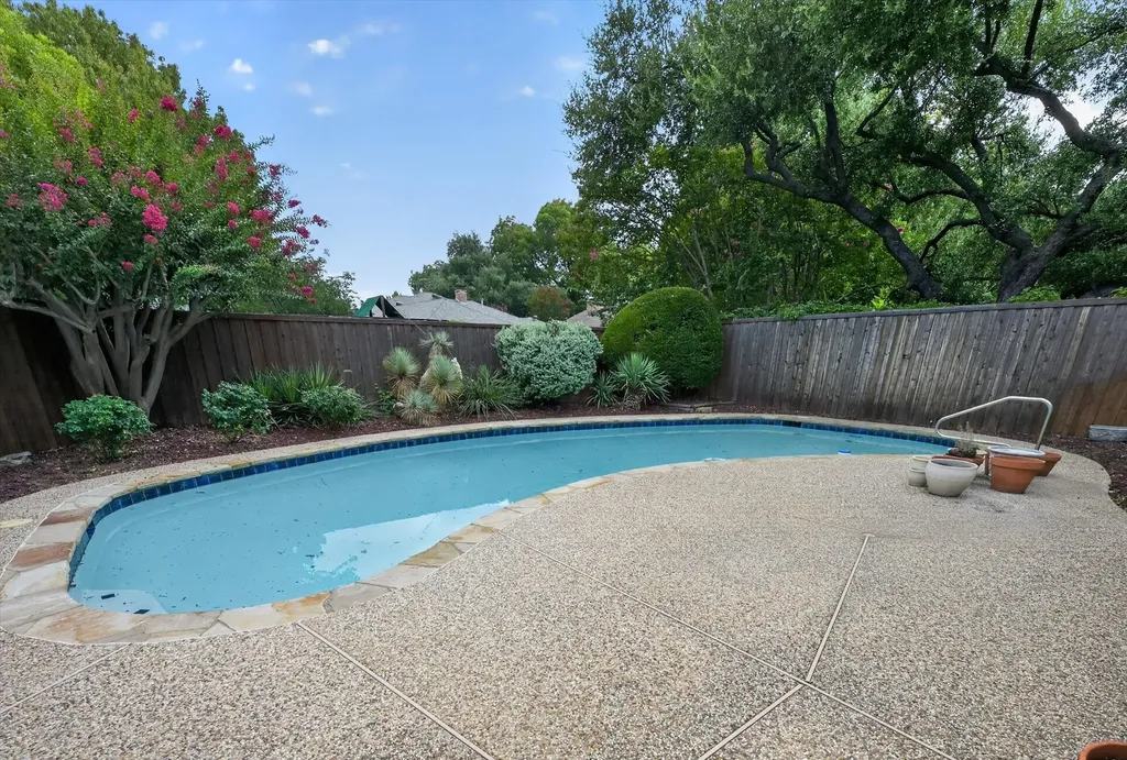 8833 Kenton Drive Dallas TX 75231