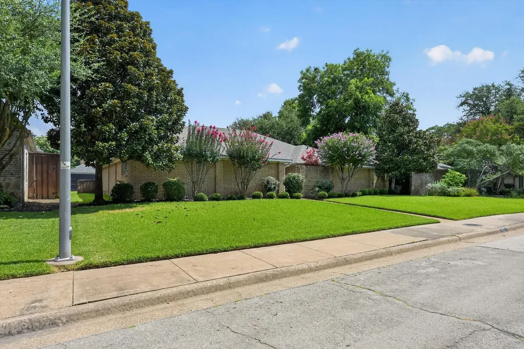 8833 Kenton Drive Dallas TX 75231