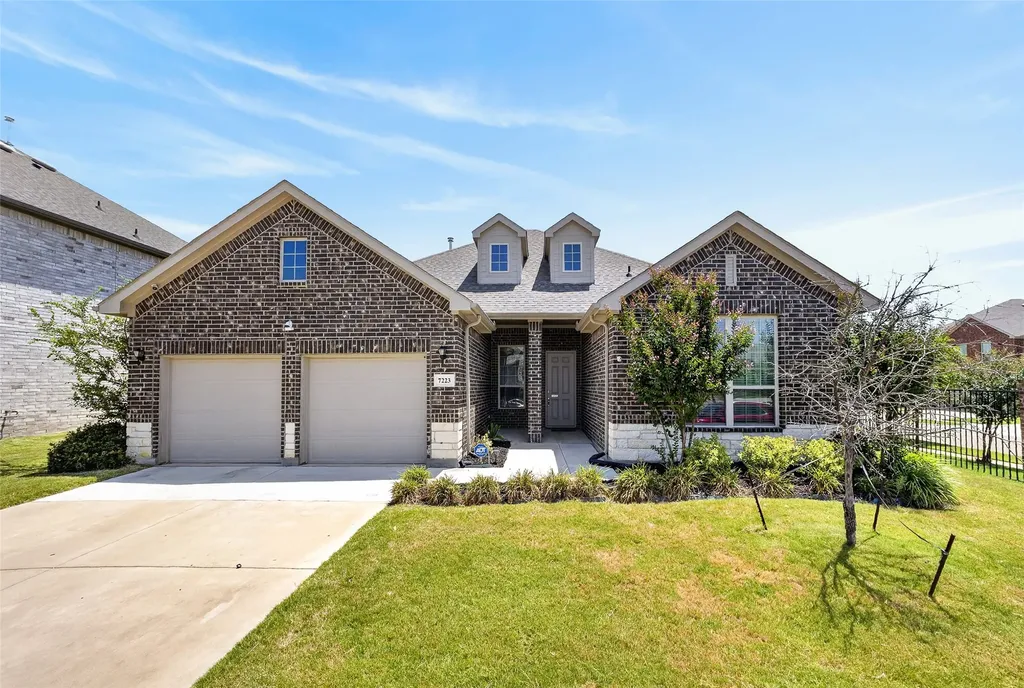7223 Fallen Crest Lane Arlington TX 76001
