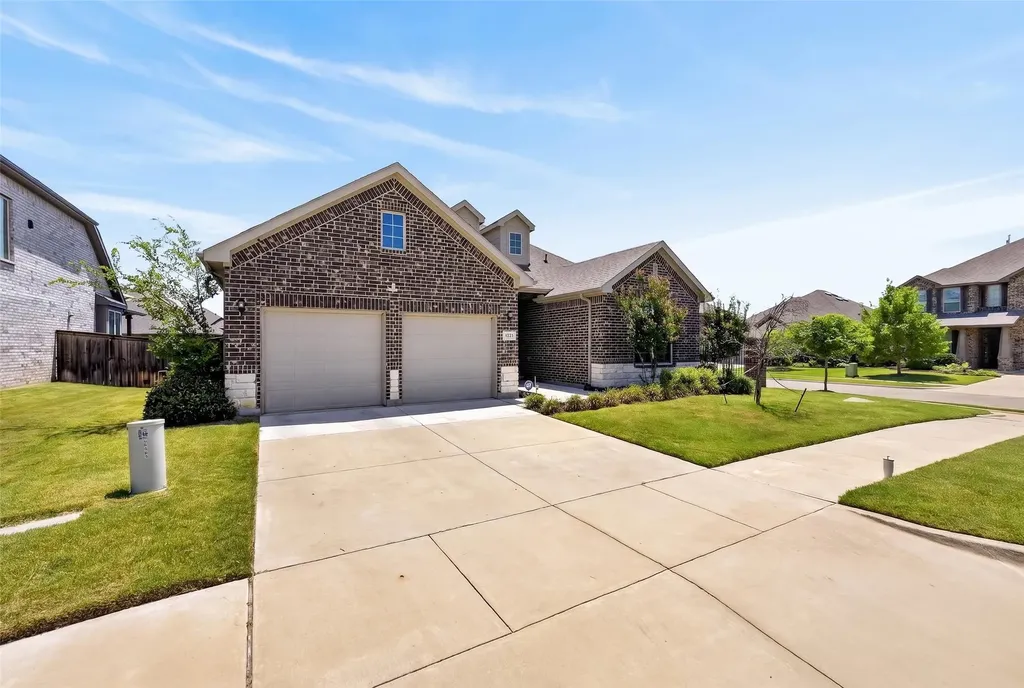 7223 Fallen Crest Lane Arlington TX 76001