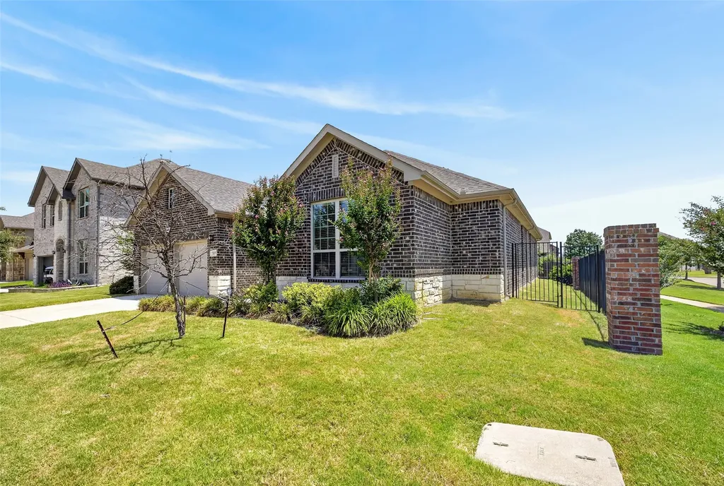 7223 Fallen Crest Lane Arlington TX 76001