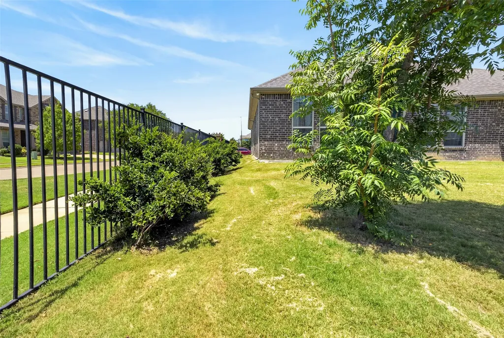 7223 Fallen Crest Lane Arlington TX 76001