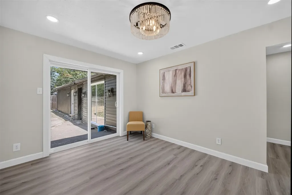 505 Pleasant Valley Road Garland TX 75040