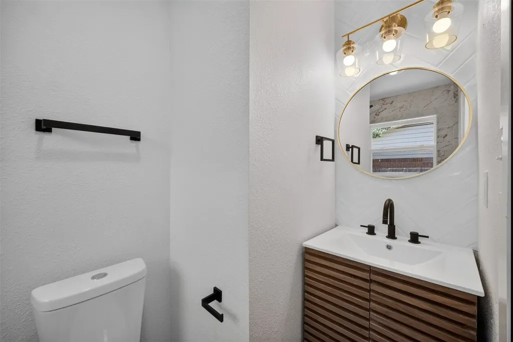 505 Pleasant Valley Road Garland TX 75040