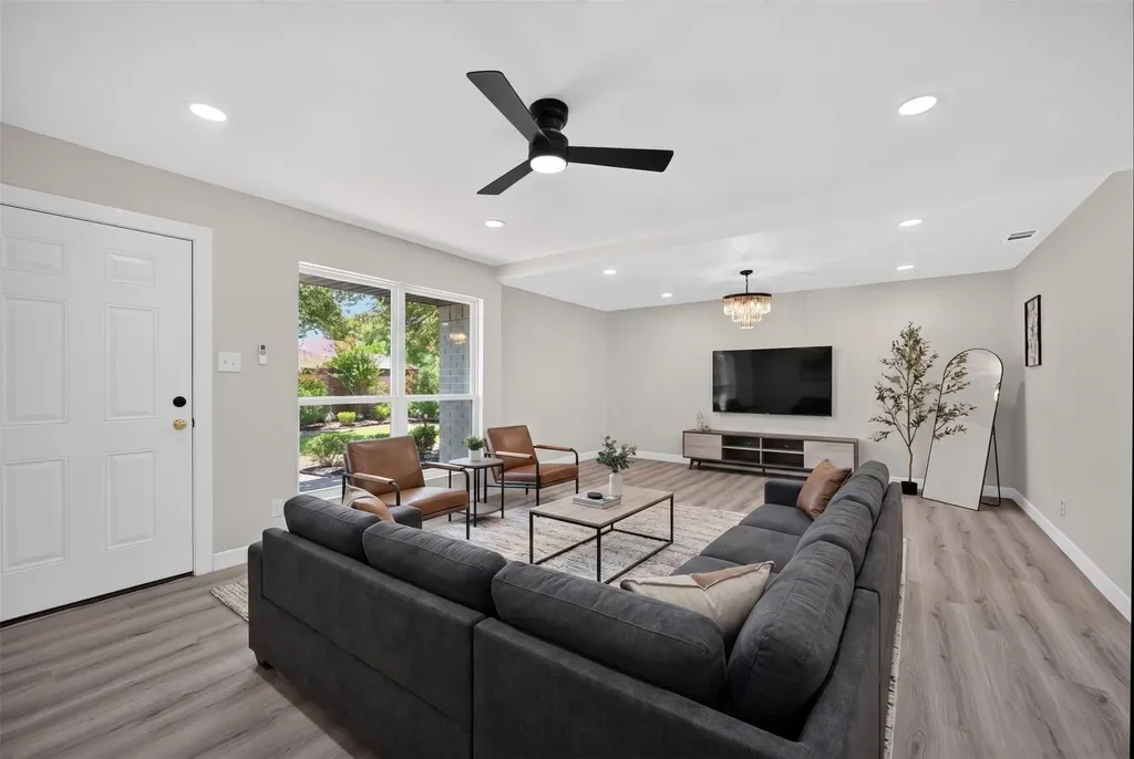 505 Pleasant Valley Road Garland TX 75040