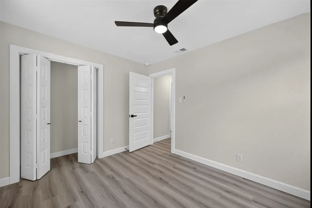 505 Pleasant Valley Road Garland TX 75040