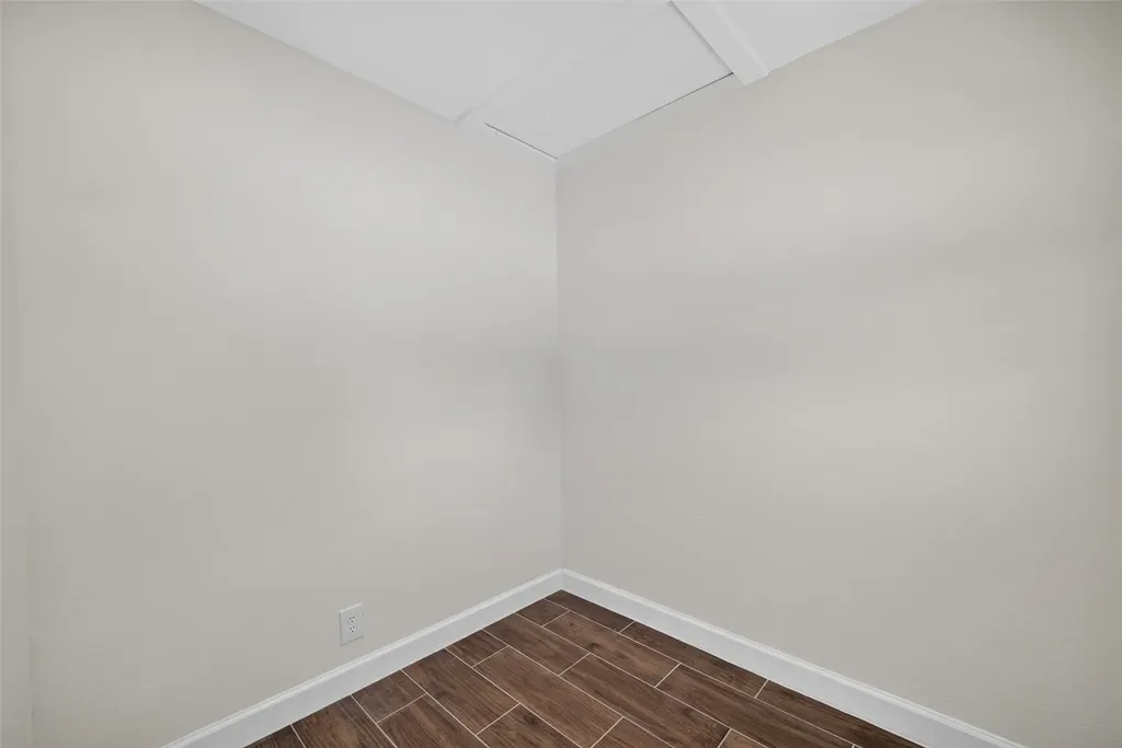 505 Pleasant Valley Road Garland TX 75040