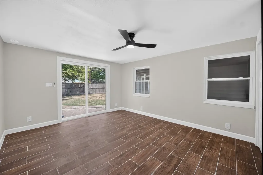 505 Pleasant Valley Road Garland TX 75040